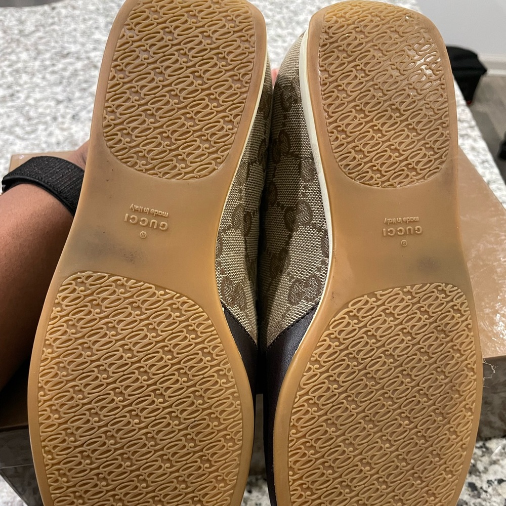 Gently Used Gucci Sneakers (Sz 6). - Picture 4 of 6